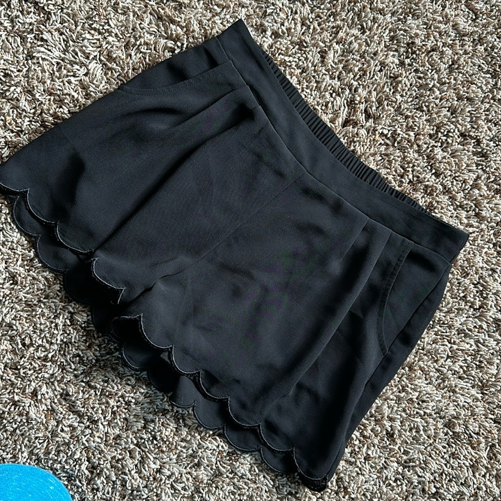 Black peplum shorts, size small